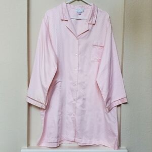 Miss Elaine Button Up Long Sleeve Robe.  Size 2x